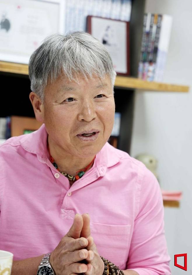 엄홍길휴먼재단 상임이사를 맡고 있는 엄홍길 대장을 서울 삼청동 휴먼재단 사무실에서 만났다. 사진=허영한 기자 younghan@