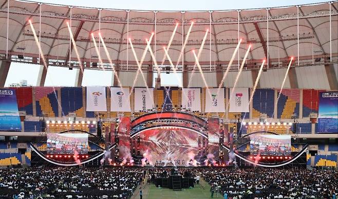 지난 27일 부산아시아드주경기장에서 HD현대가 후원하는 '제29회 드림콘서트'가 열리고 있다. HD현대 제공