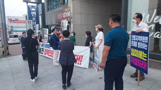 박용진 더불어민주당 의원이 지난 26일 경북 안동에서 열린 당원 행사에 참석했다가 이재명 대표 강성 지지자들에게 항의를 받고 있다. 박용진 의원 페이스북 제공