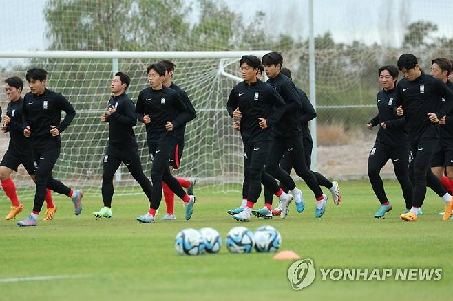 감비아전 앞두고 훈련 나선 U-20 축구 대표팀 (멘도사=연합뉴스) 임화영 기자 = 27일(현지시간) 오후 아르헨티나 멘도사 클럽 데포르티보 고도이 크루즈 트레이닝센터에서 2023 국제축구연맹(FIFA) 20세 이하(U-20) 월드컵 대한민국 축구 대표팀 선수들이 훈련하고 있다. 2023.5.27 hwayoung7@yna.co.kr