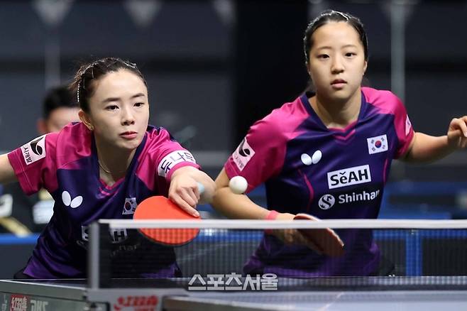 신유빈(오른쪽)-전지희의 여자복식 경기. 대한탁구협회