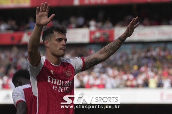 승리를 거둔 아스널 FC. 사진┃뉴시스/AP