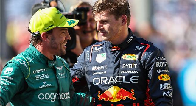 2023시즌 F1 모나코 그랑프리에서 우승을 차지한 맥스 베르스타펜(오른쪽)과 2위를 기록한 페르난도 알론소(애스턴 마틴). 사진출처=F1 홈페이지