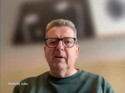 26일 존 레이필드 인텔 부사장 겸 클라이언트 AI 부문 총괄이 온라인 기자간담회에서 발표하고 있다. /웨비나 캡처