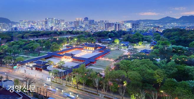 창경궁 전경. 성종연간인 1480년대에 대비전 세 어른인 할머니 정희왕후 윤씨(세조비·1418~1483)와 친어머니 소혜왕후 한씨(인수대비·추존왕 덕종비·1437~1504), 양어머니 안순왕후 한씨(예종비·1445~1499)를 위해 조성한 궁궐이었다.|문화재청 궁능유적본부 제공