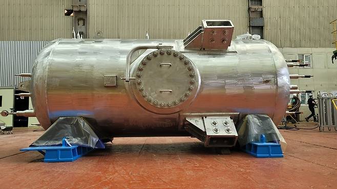 두산에너빌리티가 국제핵융합실험로(ITER) 국제기구에 공급하는 가압기(Pressurizer)의 측면. 두산에너빌리티 제공