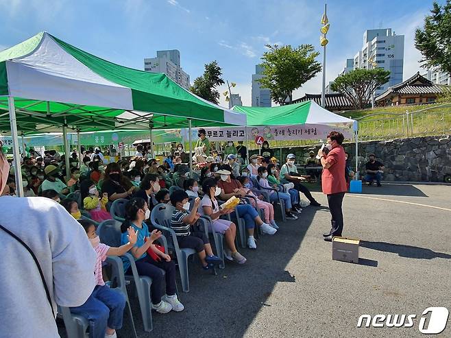 지난해 금산기적의도서관에서 열린 책축제 모습.