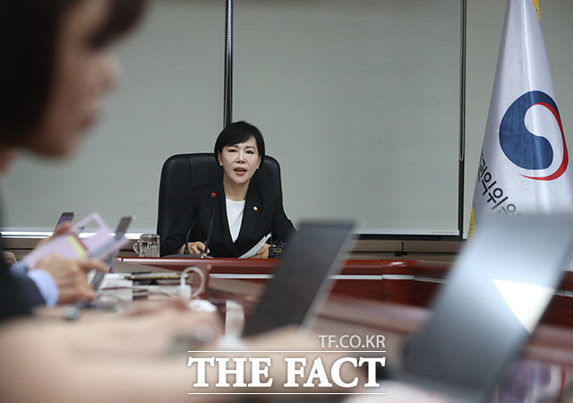 전현희 국민권익위원장이 30일 오전 서울 종로구 정부서울청사에서 긴급 현안 관련 기자간담회를 하고 있다. /뉴시스