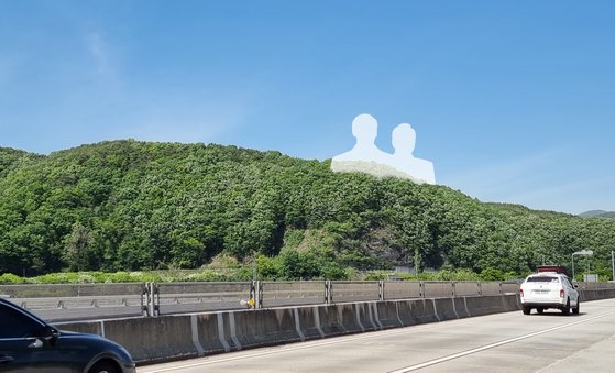 울산 국도변 야산에 현대, SK 등 국내 대표 그룹 창업주 얼굴 조각상을 세우는 사업이 추진된다. 미국 사우스다코타주 러시모어 산에 바위를 깎아 만든 4명의 미국 대통령 얼굴 조각상인 '큰바위 얼굴' 같은 형태다. 사진은 울산시가 제공한 조감도로, 야산 위로 흉상 제작 후 모습이 그려져 있다. 사진 울산시