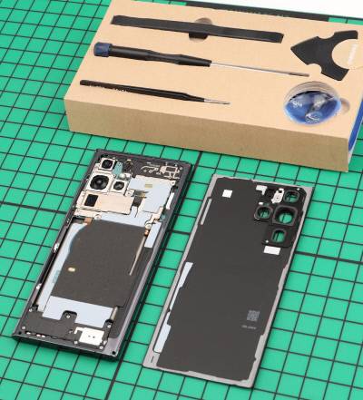 삼성전자 스마트폰 갤럭시 자가 수리 도구와 갤럭시 S22 울트라 제품. 삼성전자 제공