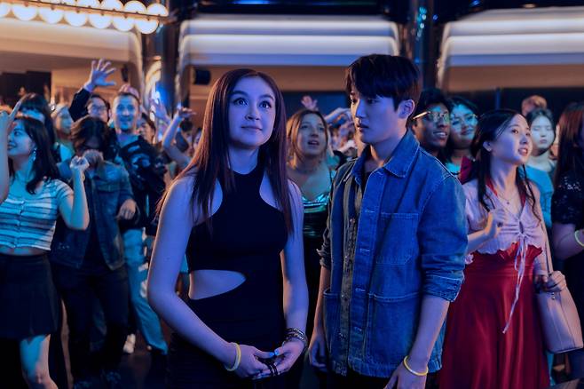 Anna Cathcart (left) and Choi Min-yeong act as a high school couple in "XO, Kitty." (Netflix)