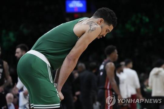 어두운 표정의 제이슨 테이텀[AP=연합뉴스]