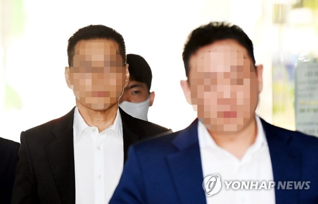 영장심사 출석하는 김영준 이화그룹 회장 (출처=연합뉴스)