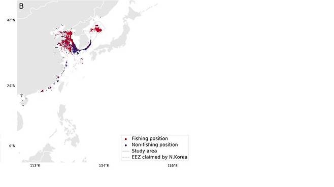 글로벌어업감시(Global Fishing Watch)가 공개한 북한 수역에서 오징어 잡이를 하는 중국 어선의 이동 경로