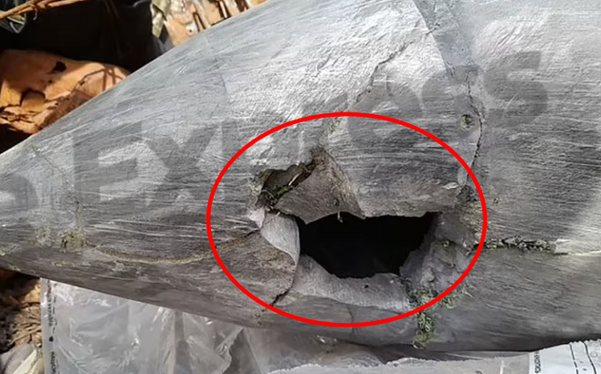 미콜라 올레시추크 우크라이나 공군 사령관은 지난 4일 러시아군이 수도 키이우를 향해 발사한 극초음속 미사일 킨잘을 격추하는데 성공했다고 밝혔다. 사진은 격추된 킨잘 미사일로 추정되는 잔해