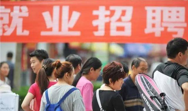 중국 정부가 청년 실업 문제를 타개하기 위해 1960~70년대 벌였던 ‘농촌 하방 운동’과 유사한 정책을 권유하고 있어 논란이 되고 있다. 사진: 웨이보