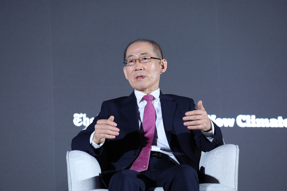 Lee Hoe-sung, chair of the Intergovernmental Panel on Climate Change (IPCC), speaks during the New York Times A New Climate event held at Bexco, Busan, on May 26. [PARK SEONGGWAN]