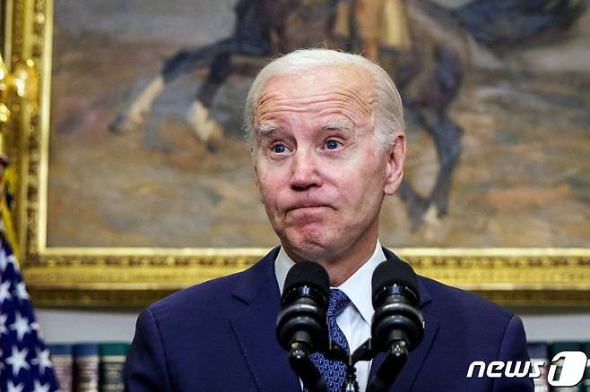 (워싱턴 AFP=뉴스1) 우동명 기자 = 조 바이든 미국 대통령이 28일 (현지시간) 워싱턴 백악관에서 케빈 매카시 하원의장과 부채 한도 상향 협상에 최종 합의했다고 밝히고 있다. 2023.5.29  ⓒ AFP=뉴스1  Copyright (C) 뉴스1. All rights reserved. 무단 전재 및 재배포 금지.