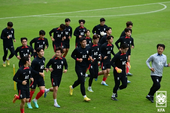 U-20 대표팀이 16강 결전지에 도착해 훈련장에서 몸을 풀고 있다. /사진=대한축구협회