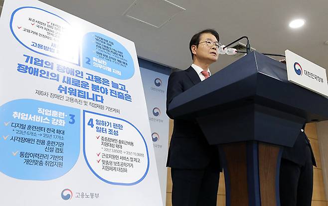 윤석열 정부가 청년일자리를 늘릴 대책을 내놓지 못하고 있다는 지적이 나온다.[사진=뉴시스]