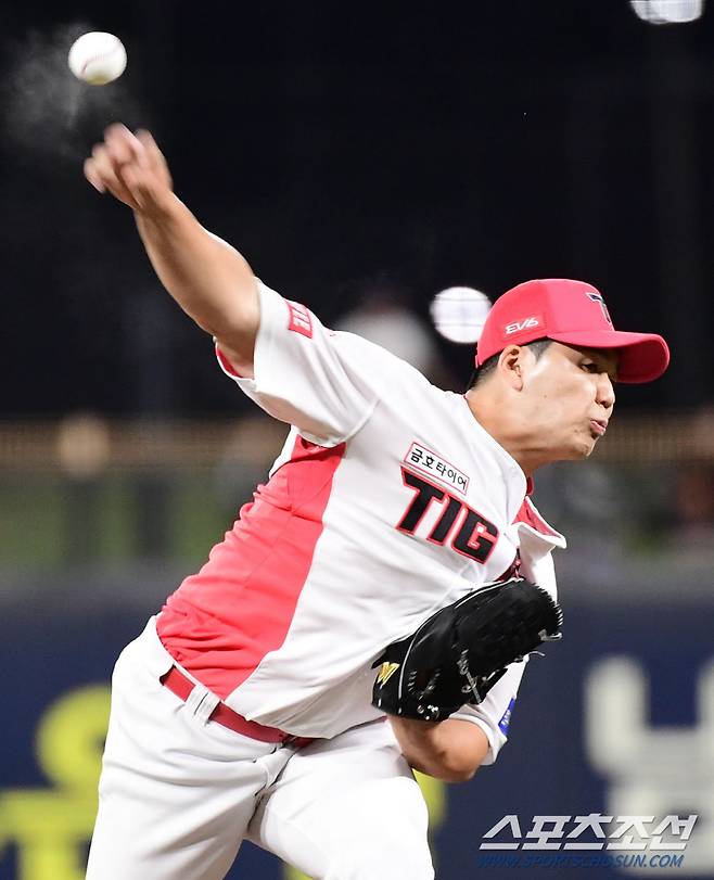 힘차게 투구하는 KIA 황동하.