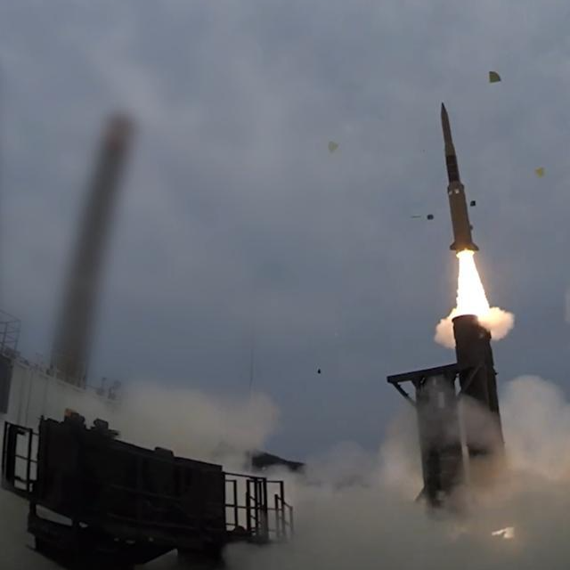 지난달 30일 서해 중부 해역에서 L-SAM 장거리지대공미사일이 발사되고 있다. 국방부 제공