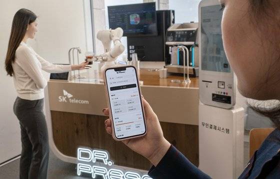 SK텔레콤의 AI 바리스타 로봇. 사진 SK텔레콤