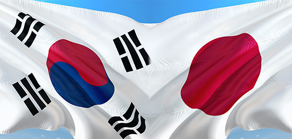 National flags of South Korea and Japan [Photo by MK DB]