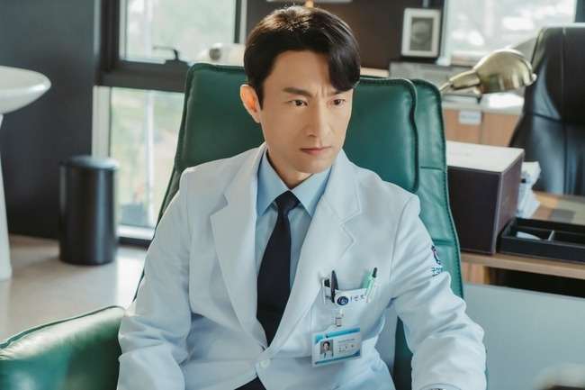 I wonder if Cha Jung Sook will find true happiness.JTBC Saturday Drama  ⁇  Dr. Cha Jeong-suk!  ⁇  leaves only two times to the end.The dynamic life suture of Uhm Jung-hwa in the play provoked the audiences enthusiastic response by snatching laughter and empathy every time. Someones wife, daughter-in-law, and mother, Cha Jung-sook.His story, which had to go through the crossroads of life and death, was like a comfort and cheer to all the worlds quiet people.The ratings were explosive. The 14th episode also continued its strong craze, maintaining the top spot in the same time slot with 18.2% nationwide and 17.9% in the metropolitan area (based on Nielsen Korea, paid households).After noticing her husbands The Secret Life of Pets, Cha Jung-sook, who could not easily decide on a divorce, finally chose to stand alone from the hell of the heart.Cha Jung-sook, who had been put on hold for a while to prepare for a divorce for Moms treatment, was also reactivated.Turning point, which left only two times to the end, raised the curiosity about the ending to the peak.In the meantime, the actors chemistry caught the eye by unveiling the Hot Summer Days moment, which was brilliant. The performances of the actors who renewed the legend every time and gave laughter and sympathy to the viewers were the driving force of the syndrome craze.Uhm Jung-hwa, Kim Byeong-choon, Myung Se-bin, Min Woo Hyuk, as well as Park Jun-geum, Kim Mi-kyung, Park Chul-min and Kim Byeong-choon,Song Ji-ho, Lee Seo-yeon, Jo Aram, Soarin and other new talents have added to the fun of the drama.Uhm Jung-hwa has drawn a wide range of emotional changes that Cha Jung-sook has experienced, and has led to the popularity of Drama.The best initiator that made Cha Jeong-sook more empathized was  ⁇ seo in-ho ⁇  completed by Kim Byeong-choon.The secret life of Pets between Cha Jung-sook and Choi Seung-hee (Myung Se-bin) is a seo in-ho.The true value of Kim Byeong-choon, who naturally digested the reversal of his relationship with Cha Jeong-suk, was brilliant.Myung Se-bin, who has been persuasive to Choi Seung-hees character, has been well received as an acting transformation that has never been seen before. ⁇  Roy Kim  ⁇  Hot Summer Days Min Woo Hyuk was responsible for the excitement and succeeded in capturing the room, and Kim Byeong-choon and the reverse comic Tikitaka added a smile.I can not help but notice the activity of Acting adherents who doubled the right tension and laughter here.Kim Mi-kyung of  ⁇   ⁇   ⁇   ⁇   ⁇   ⁇   ⁇ ......................................................Park Chul-min and Kim Byeong-choon, who boasted a tikitaka that was disassembled by Yoon Tae-sik, a laughing strong man in Kusan University Hospital, who does not have a good day, was greatly loved.In addition, the presence of new artists such as Song Ji-ho, Lee Seo-yeon, Jo-aram, and Soarin energized.The production crew said that it would be nice to look forward to Cha Jeong-sooks move to burn the hot will for the reboot of life until the end of the happy ending, I told them to watch what Choices they are going to. ⁇  Dr. Cha Jeong-suk! The 15th episode will be broadcasted at 10:30 pm on the 3rd.