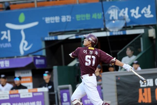 이정후가 31일 대전 한화전에서 장민재를 상대로 만루홈런을 치고 있다. /사진=키움 히어로즈