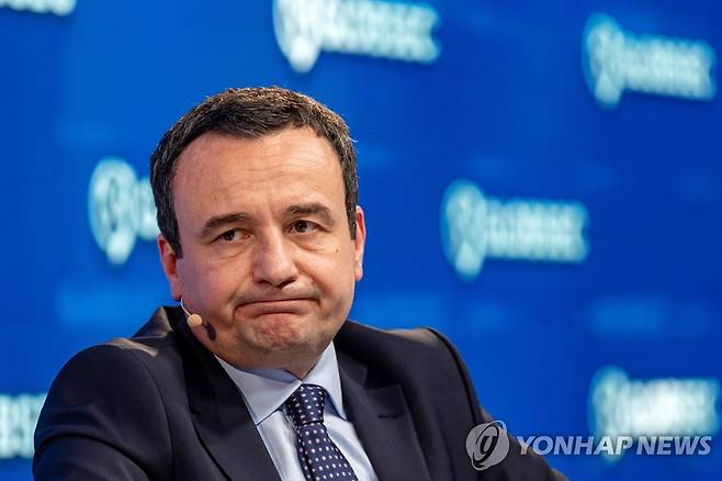 알빈 쿠르티 코소보 총리 (브라티슬라바[슬로바키아] EPA=연합뉴스) 알빈 쿠르티 코소보 총리가 31일(현지시간) 슬로바키아 수도 브라티슬라바에서 열린 안보 포럼에 참석했다. 2023.05.31 photo@yna.co.kr