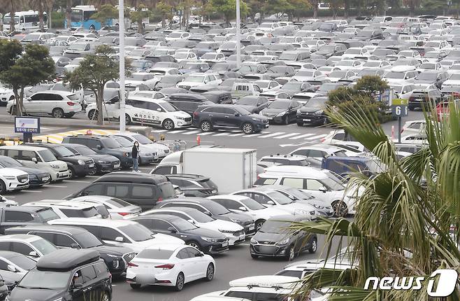 제주국제공항 주차장(사진은 기사 내용과 무관함) / 뉴스1 ⓒ News1 오현지 기자