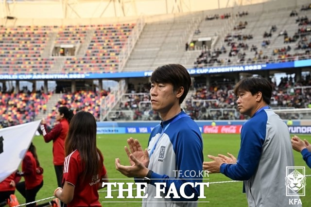 에콰도르와 16강전을 3-2 승리로 이끈 김은중 감독./산티아고 델 에스테로(아르헨티나)=KFA