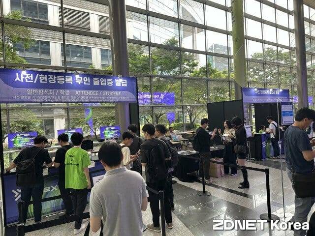 넥스트라이즈 2023 출입증 발급대