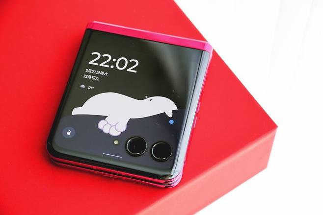 모토로라, 폴더블폰 '레이저40' 공개.. 갤럭시Z플