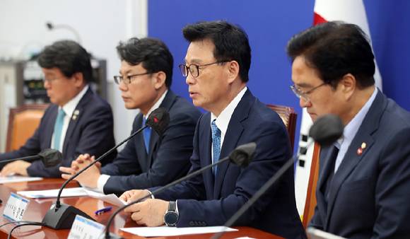 박광온 더불어민주당 원내대표가 2일 오전 서울 여의도 국회에서 열린 건설노동자 탄압 TF 1차 전체회의에서 발언을 하고 있다. [사진=뉴시스]