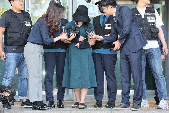 정유정은 대부분 질문에 답하지 않고 "(범행을 저지를 땐) 제정신이 아니었던 것 같다. 피해자와 유가족에게 죄송하다"고 말했다. 송봉근 기자