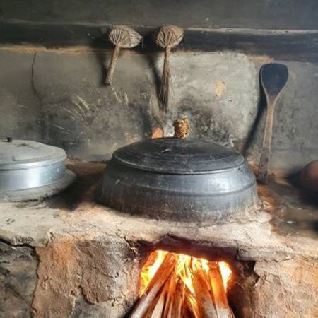 그룹 여행스케치의 리더 조병석씨가 어린 시절 집에서 밥을 지었던 가마솥.