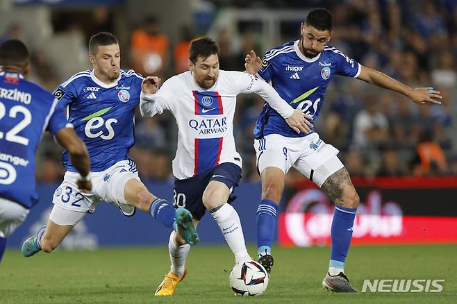 [스트라스부르(프랑스)=AP/뉴시스] 프랑스 리그앙 경기 뛰는 메시. 2023.05.07.