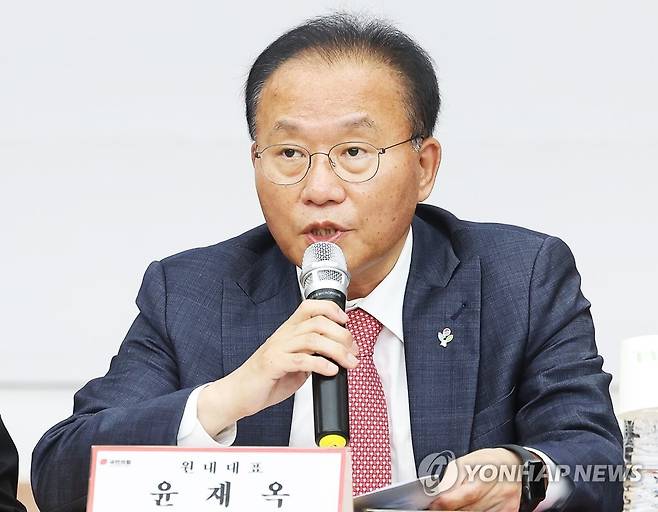 발언하는 윤재옥 (수원=연합뉴스) 홍기원 기자 = 국민의힘 윤재옥 원내대표가 1일 오전 경기도 수원시 경기도당에서 열린 현장최고위원회의에서 발언하고 있다. 2023.6.1 xanadu@yna.co.kr