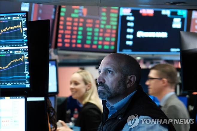 NYSE 입회장에서 일하는 트레이더의 모습 [연합뉴스 자료사진]