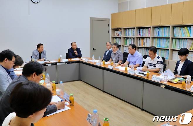 대한수의사회의 길고양이 중성화 수술 가이드라인 전담팀인 태스크포스(TF)는 1일 수의과학회관에서 첫 회의를 열었다.(대한수의사회 제공) /뉴스1