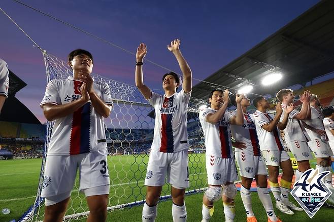 수원 더비서 승리한 수원FC (한국프로축구연맹 제공)