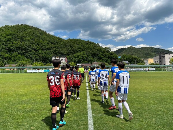 중학교 축구선수들의 경기력 향상을 위한 2023 청춘양구 중학교 1학년 축구 페스티벌'(이하 양구 페스티벌)이 3일 개막해 6일까지 이어진다. 사진┃㈜리본코퍼레이션랩