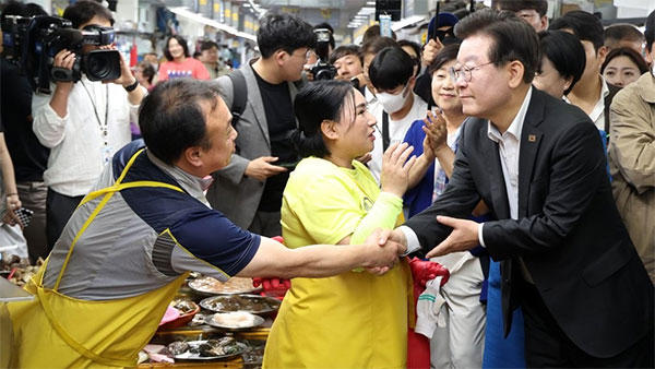 자갈치 시장을 찾은 이재명 대표 [연합뉴스 제공]