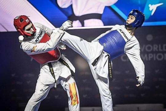 박태준이 2023 세계태권도선수권대회 남자 54㎏급 결승에서 발차기 공격을 성공하고 있다. [세계태권도연맹]