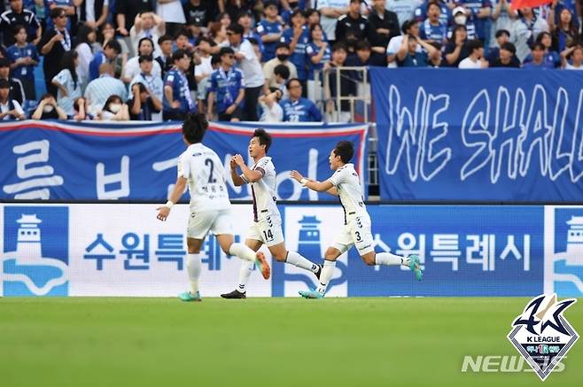 [서울=뉴시스]프로축구 K리그1 수원FC 윤빛가람 (사진 = 프로축구연맹 제공)