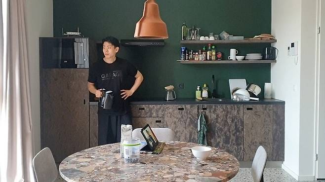 영화 ‘로그 인 벨지움’(감독 유태오) 스틸컷.&nbsp;㈜엣나인필름 제공