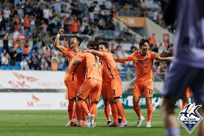 유리 조나탄의 골에 기뻐하는 제주 선수들 [한국프로축구연맹 제공. 재판매 및 DB 금지]