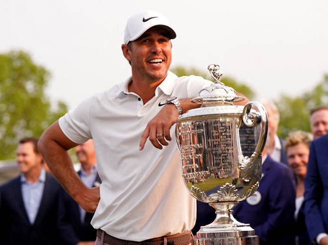 켑카와 PGA 챔피언십 우승 트로피(사진=AFPBBNews)